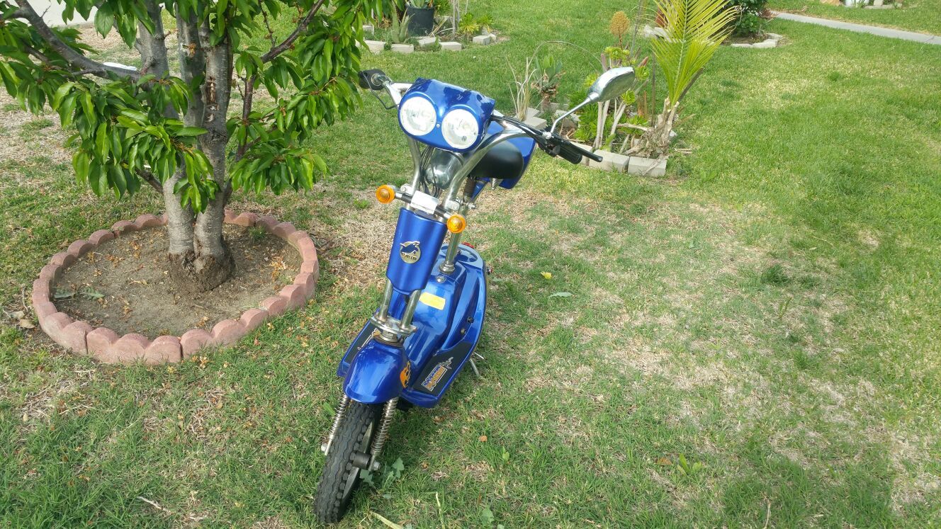 Boreem Electric Scooter VERY CLEAN