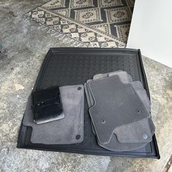 Mercedes Floor Mats And Trey Table