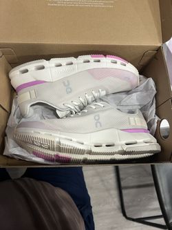 Brand New On Cloud Running Shoes 