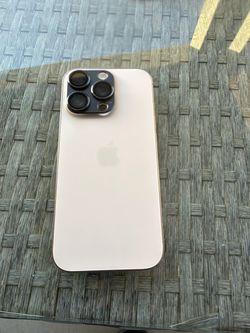 iPhone 16 Pro pink