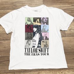 Taylor Swift The Eras Tour Official Concert Merch 2023 Graphic T Shirt Womens M