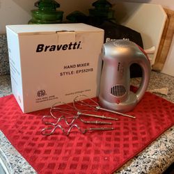 New hand mixer, Set Of 4 Attachments, retractable cord, color, silver