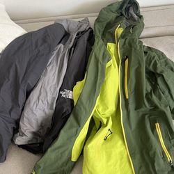 2 XL Men’s snow jackets north face And Oakley