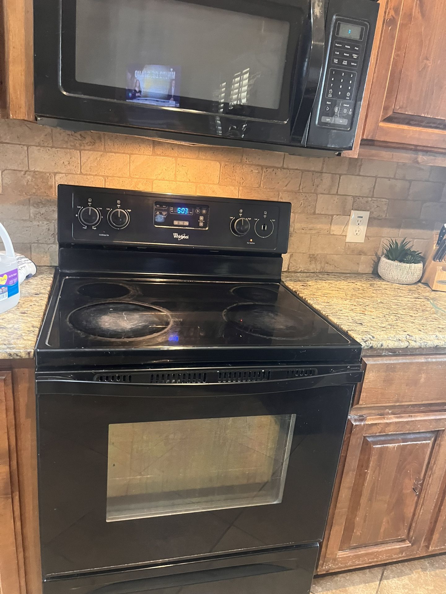 Whirlpool Microwave And Stove