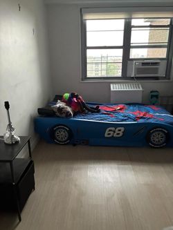 Twin car bed