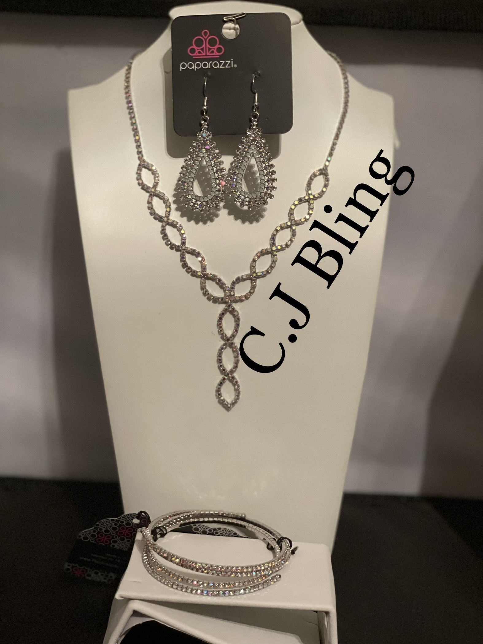 Http://fb.me/andreablingonlinestore