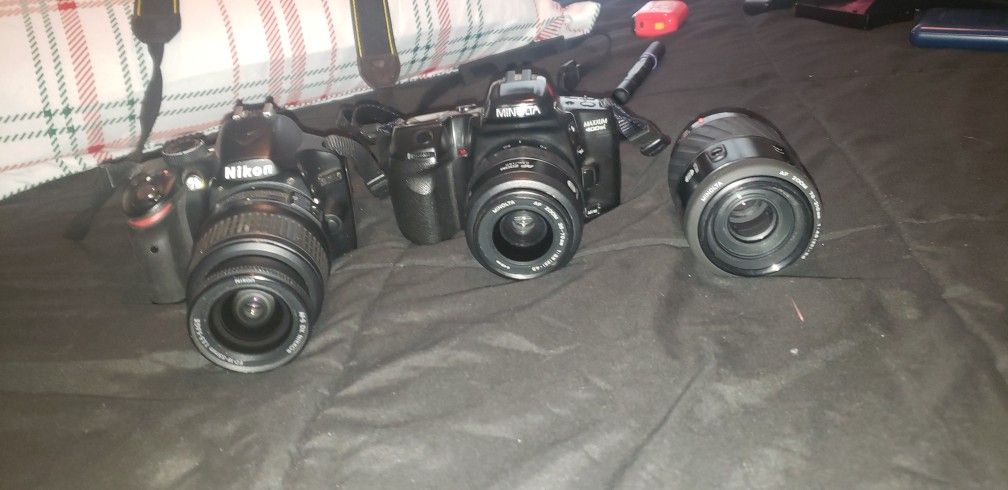 Minolta Maxxum 400si 35mm Auto Focus Film Camera & Nikon D3100 Camera