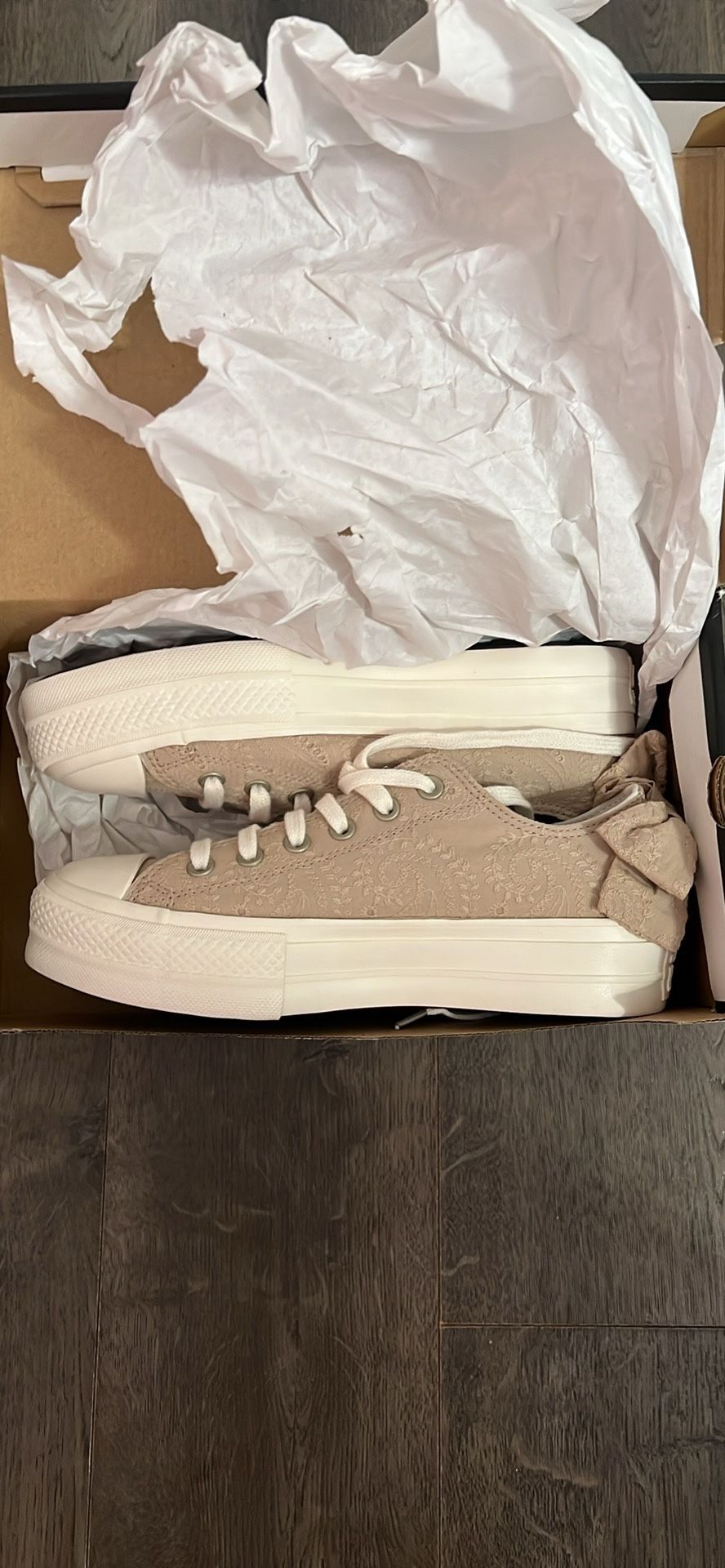 Brown Bow Converse Size 8 