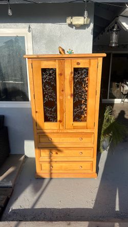 Mini closet with 3 drawers