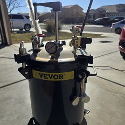  pressure pot paint tank, often used by DIY makers and artisans for resin casting to remove air bubbles. 
It is designed for high-pressure operation t