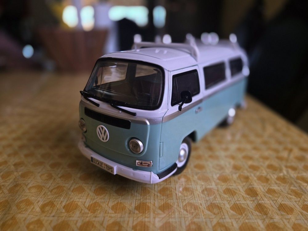 Dickie Toys Volkswagen Bay Window Bus