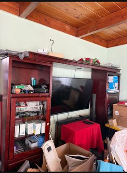 FREE TV STAND