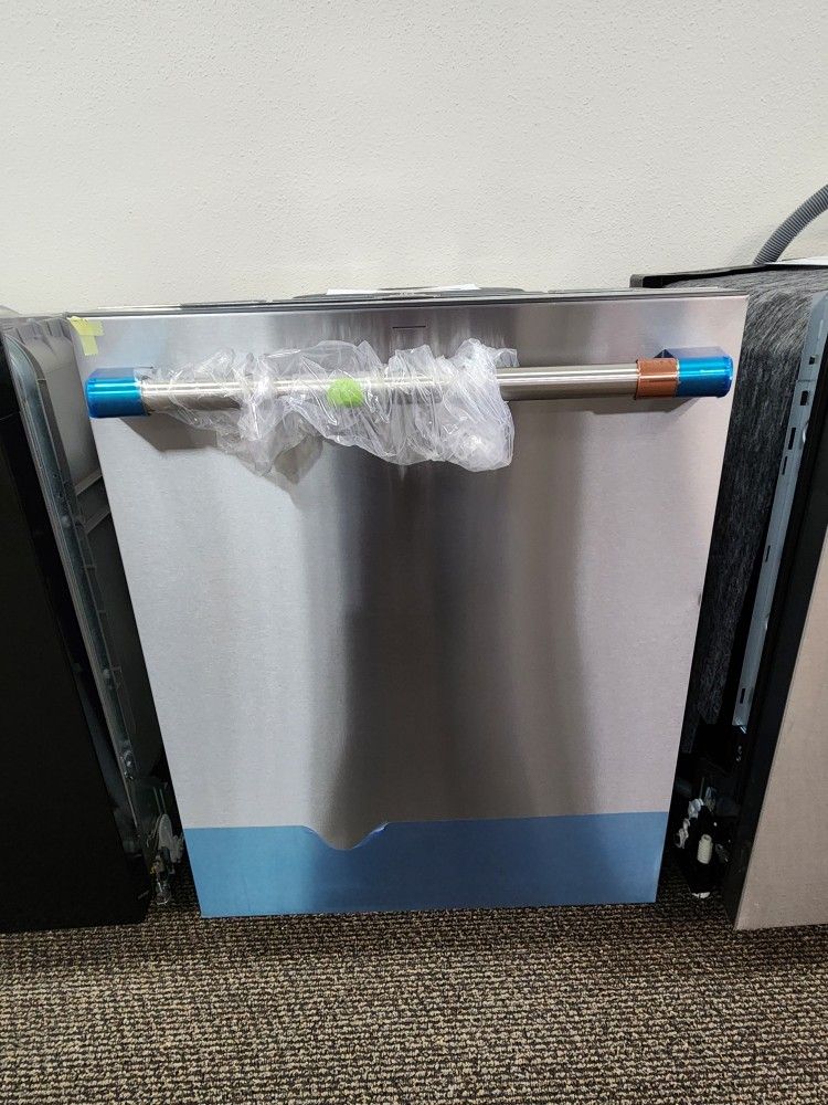 24 in. Built-In Top Control Dishwasher u Stainless Steel with Stainless Tub, " Ultra Wash and Dual Convection Dry, 44 dBA