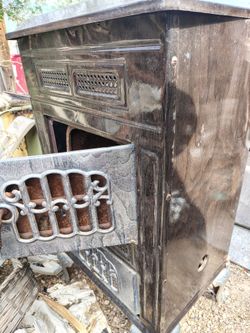 Vintage Colonial Cast Iron Stove/Heater