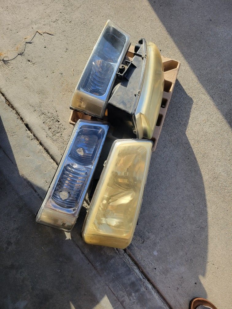 Chevy Silverado Headlights 2005