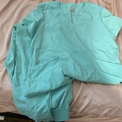 Medium mint scrub set