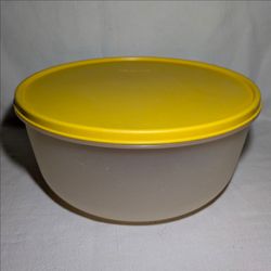 Vintage Tupperware Yellow Lid  4 Qts. #1834-7
