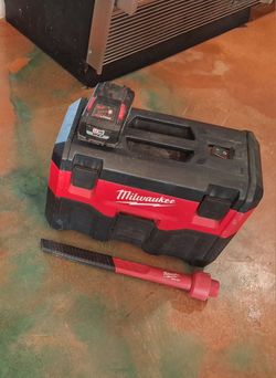 Milwaukee 18V 2 Gal wet dry Vacuum PLUS M18 Lithium Ion Battery