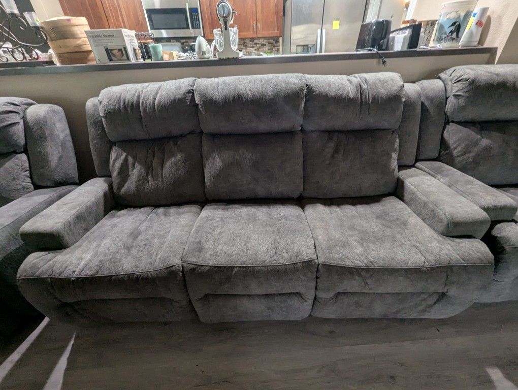 Couch & Loveseat ( Recliners )