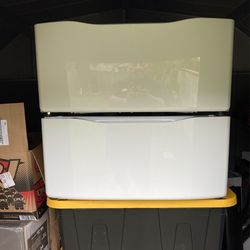 NEW WASHER-DRYER WHITE PEDISTALS