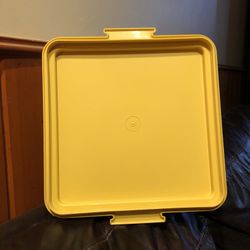 Vintage Tupperware Cake Taker