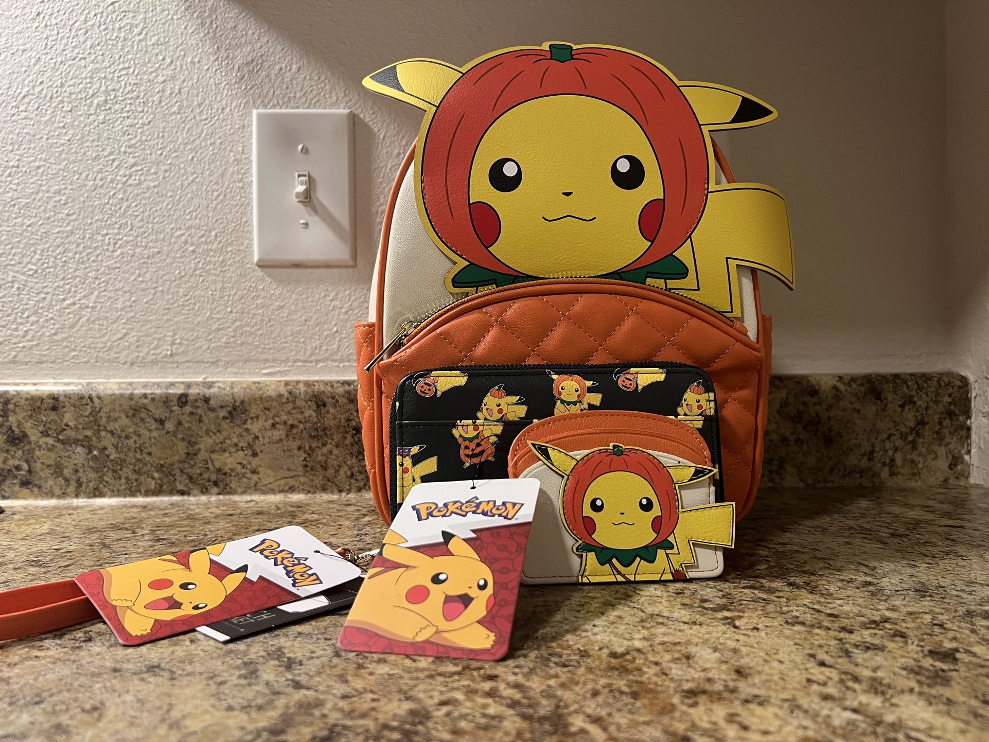 Pokémon “Halloween Pikachu” Combo Set