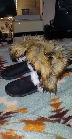 Brand New Luxdamai Winter Boots Size 8