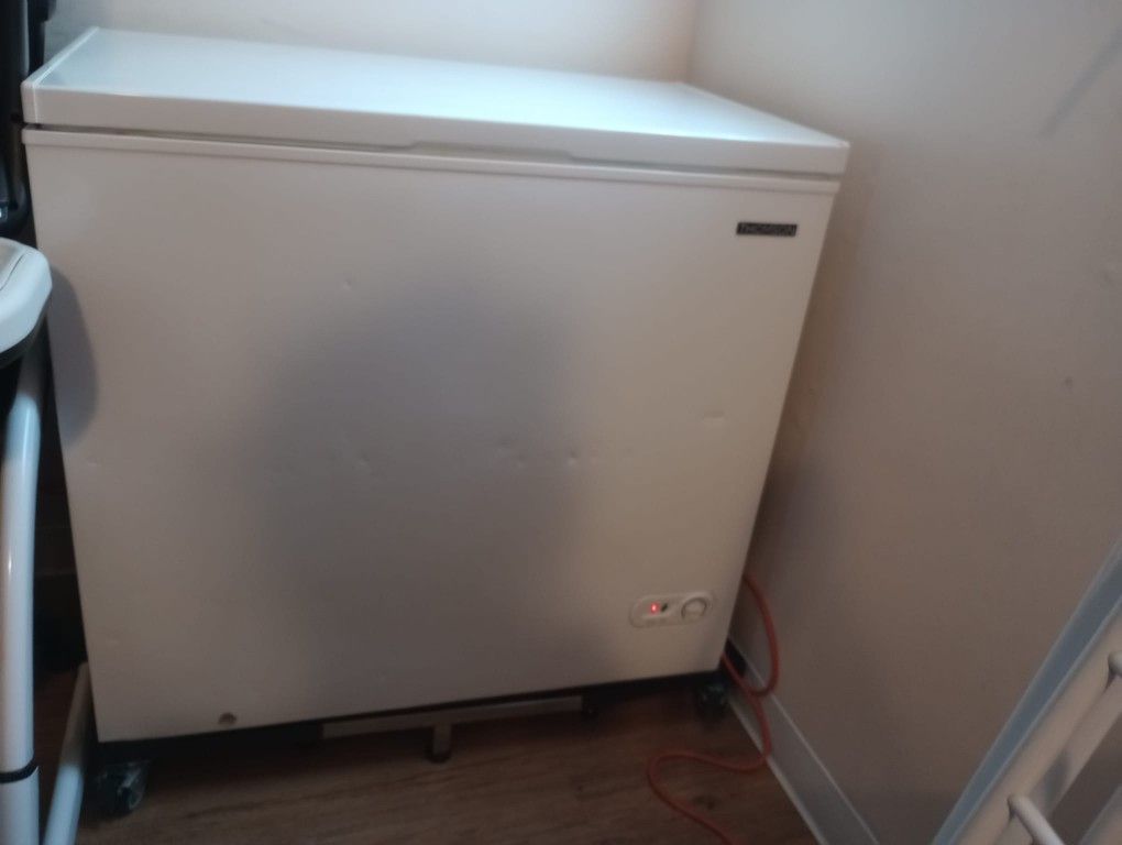 Thomson Chest Freezer (7.1 cu. ft)