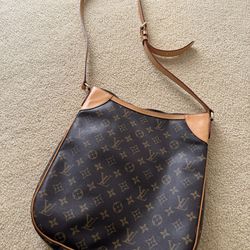 Authentic Louis Vuitton Odeon GM Crossbody Purse