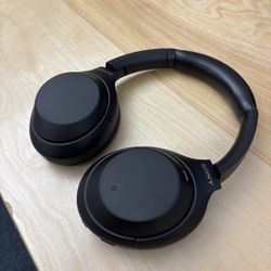 Sony Wh-1000xm4 Headphones With Case