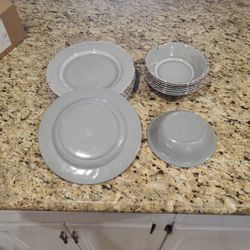 Plastic Plates And Bowls