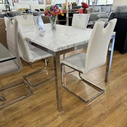 Dining Tables 