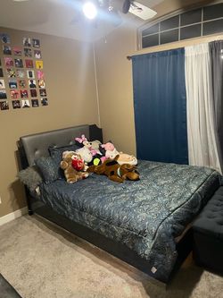 Bedroom set and frame/headboard
