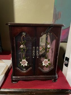 Jewelry box