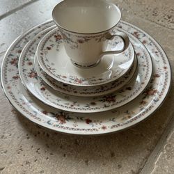 Noritake Adagio Complete 8 piece service