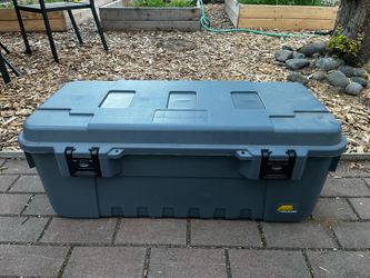 Plano Storage trunk with wheels