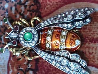 New Sparkling Bee Brooch with Rhinestones