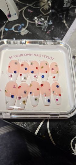 Custom press on nails