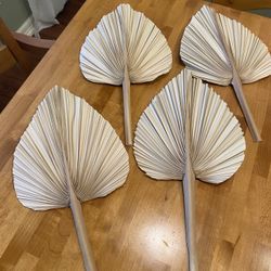 Bo Ho set of four dried palm Fronds .  17 inches tall x 9 wide. Good condition. Cottage / Farmhouse