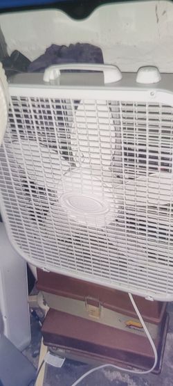 LASKO SQUARE WINDOW FAN BIG SIZE