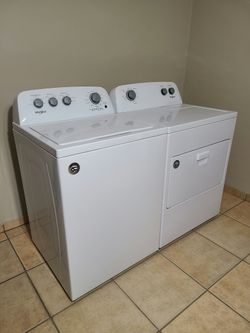 Whirlpool Washer and electric Dryer Set