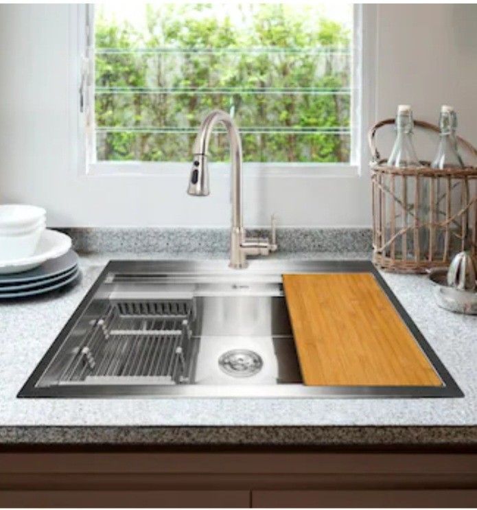 STAINLESS STEEL SINGLE BOWL WORKSTATION KITCHEN SINK....30" x 22"....NEW....$ 200
