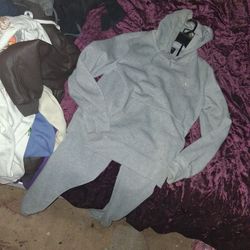 Aeropostale Sweat Suit  Size Medium Hoodie And Sweat Pants 