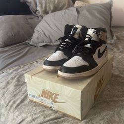 Jordan 1 Retro High OG Latte(Wmns) Size 11(9.5 Men’s)