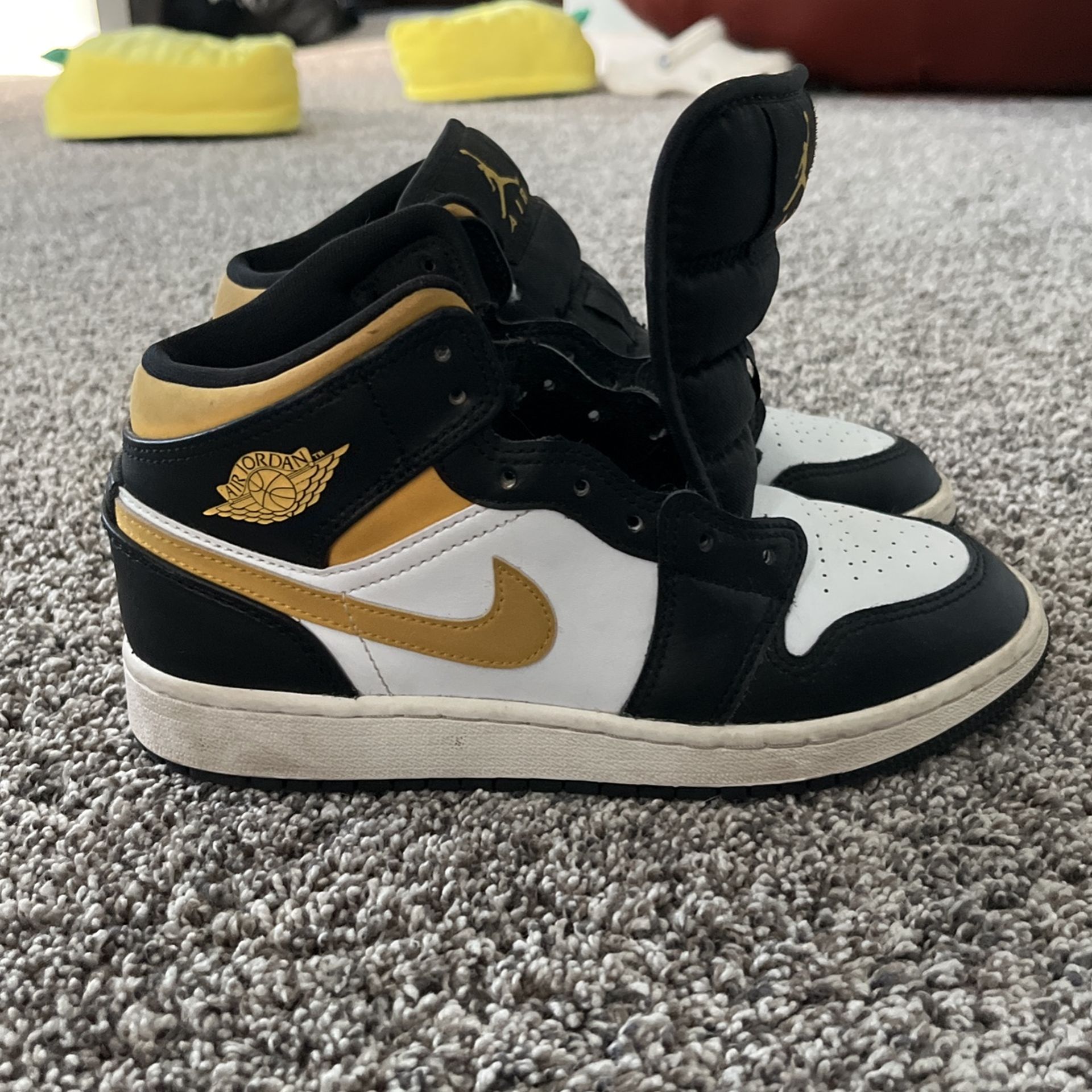 Size 4 Jordan 1 Bumblebees