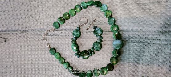 Gemstone necklace and bracelet