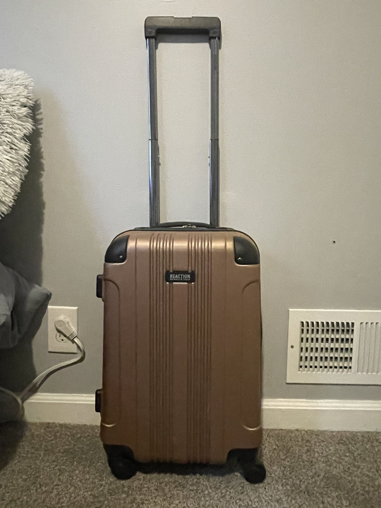 Kenneth Cole Reaction Carryon Suitcase