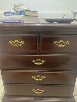Thomasville 4 Drawer Bachelor’s Chest/Nightstand Cherry