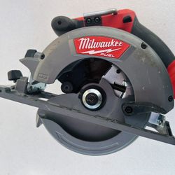 Milwaukee 2730-20 18-Volt Li-Ion 6-1/2 in. Cordless Circular Saw (Bare Tool)