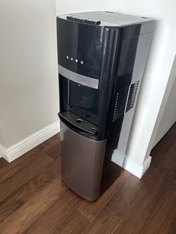 Bottom loading hot or cold water dispenser